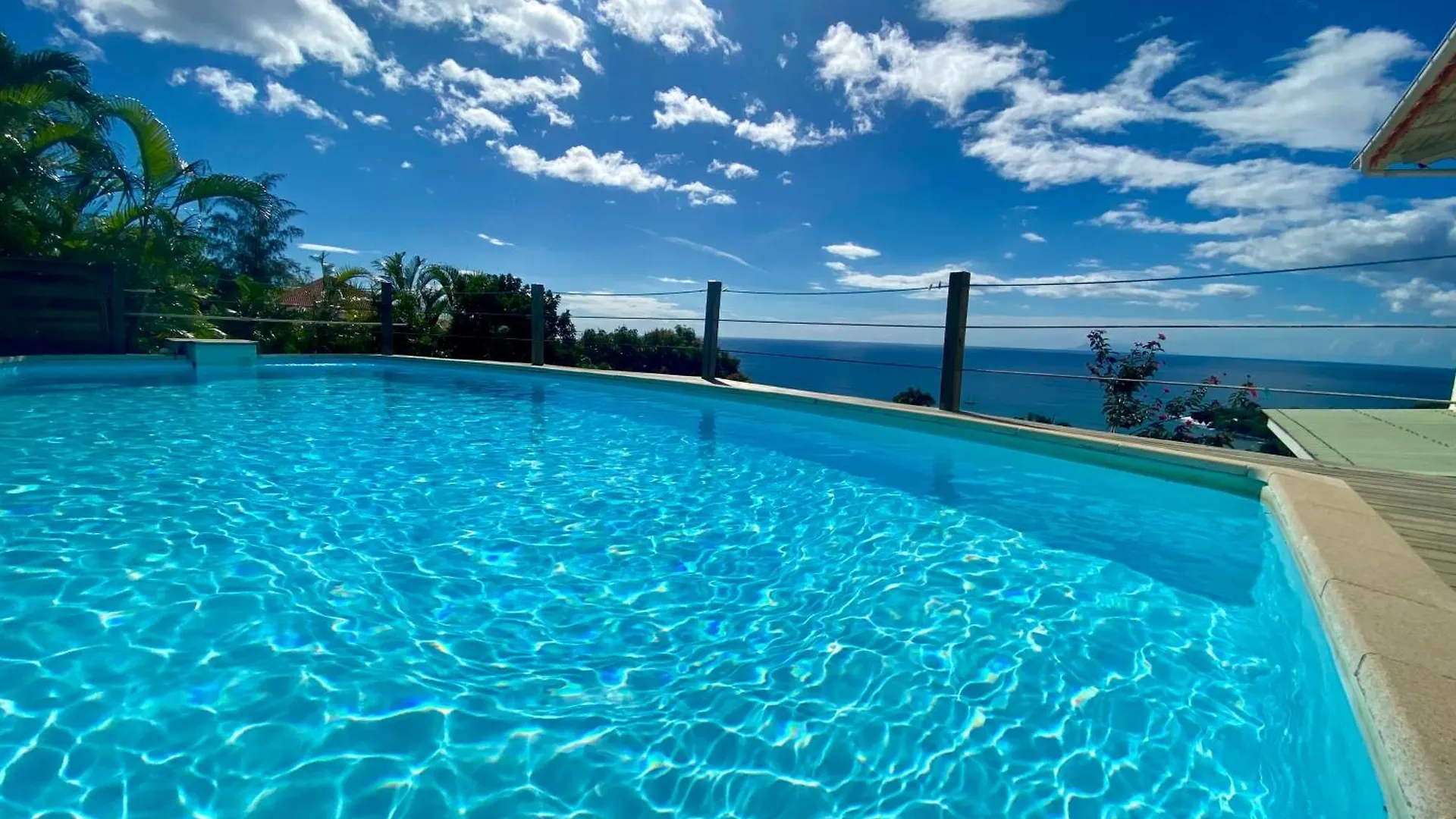 Daire Espace Harmonie Vue Mer Deshaies Guadeloupe